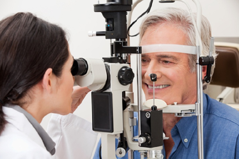 Difference Between Optometrists & Ophthalmologists