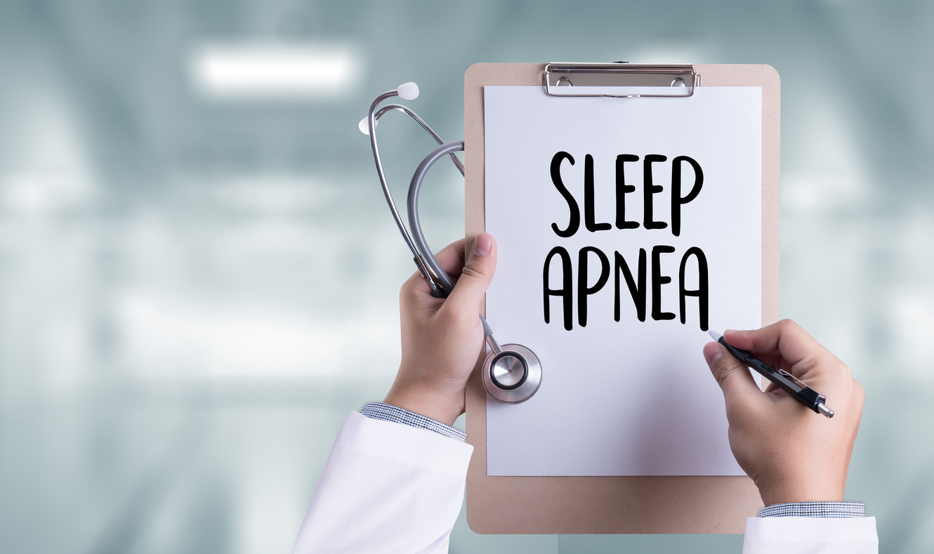 If you snore at night, you may suffer from sleep apnea: this is a sleep analysis and this is how it is treated