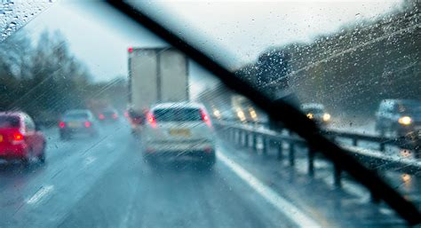 How to Operate a Trailer Safely in the Rain