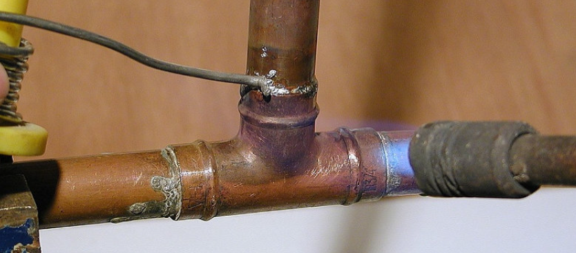 How to connect two copper pipes